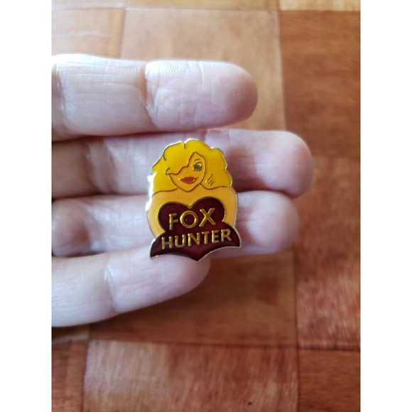 Vintage 1987 Fox Hunter Brooch Lapel Pin Voluptuous Blonde Woman Enamel Jewelry - Picture 5 of 5